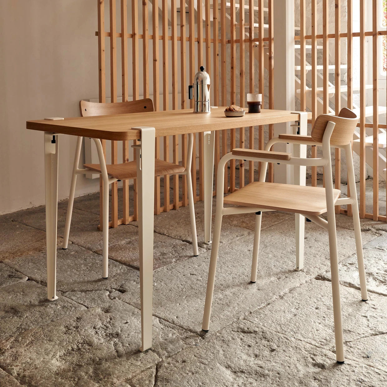 Table Tiptoe