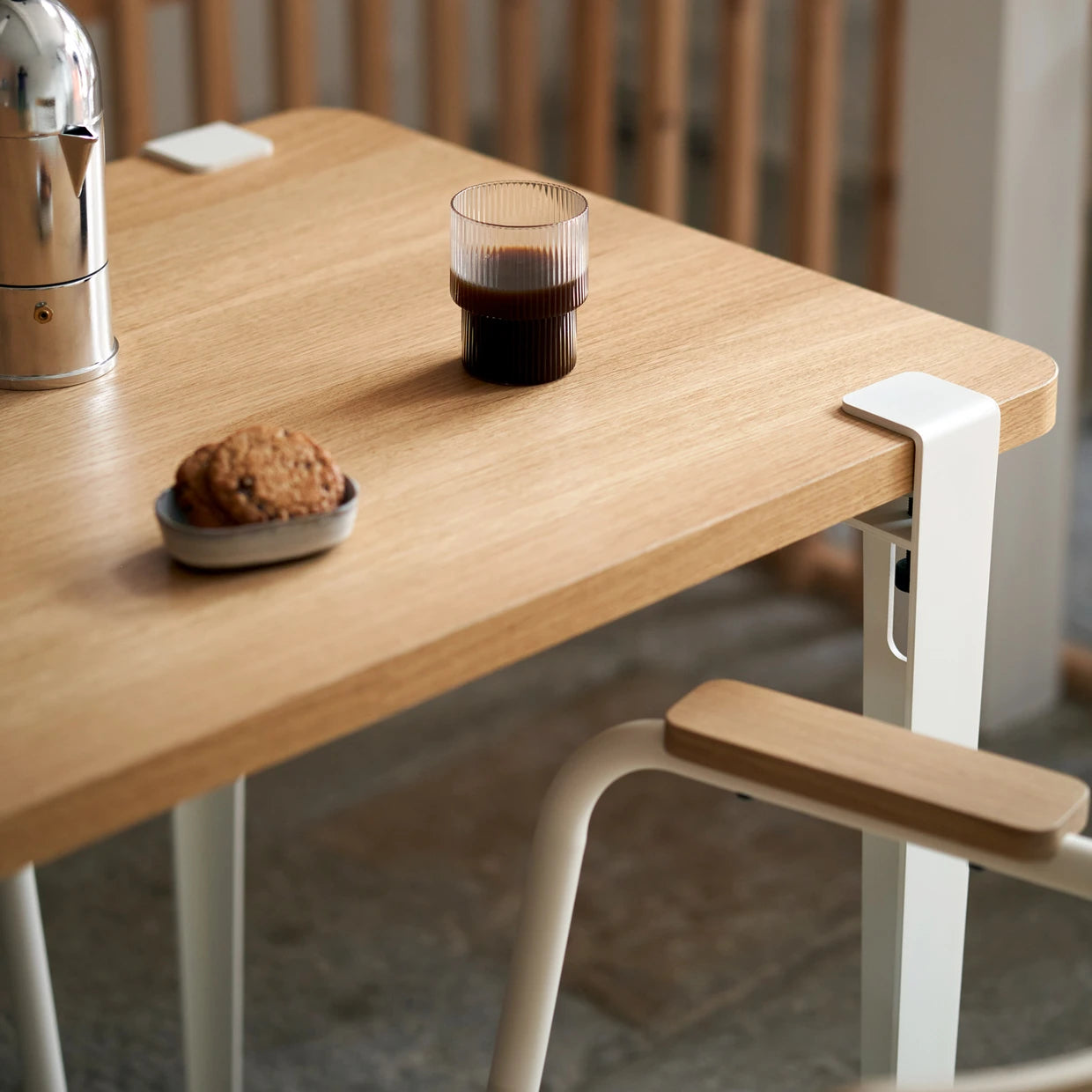 Table Tiptoe