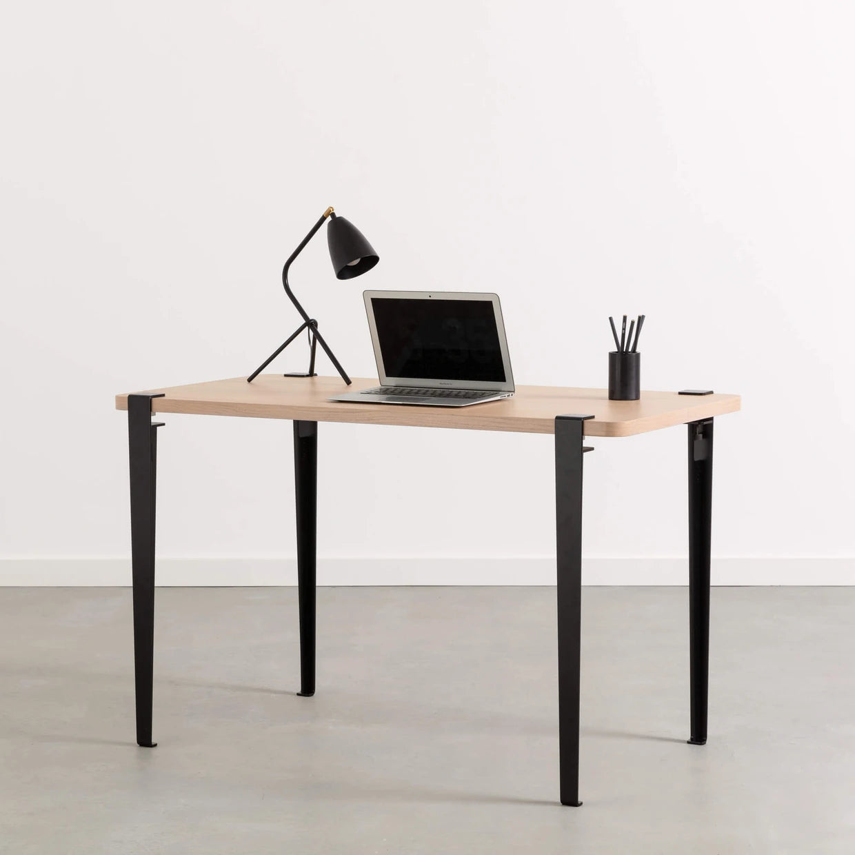 Tiptoe Desk