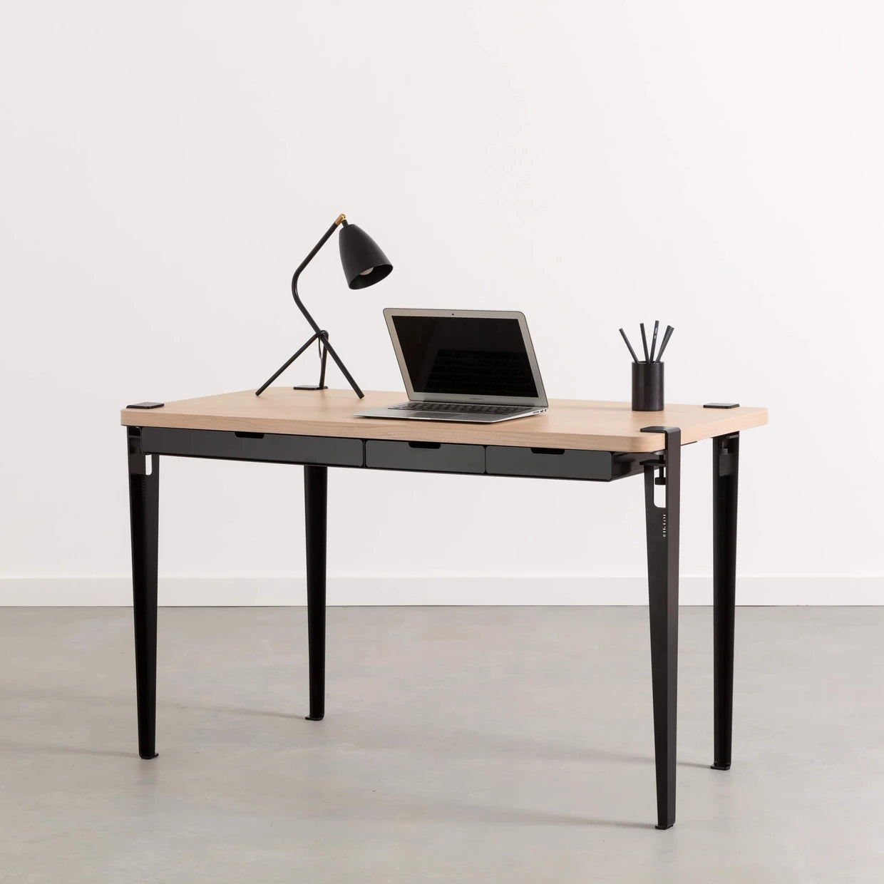 Tiptoe Desk