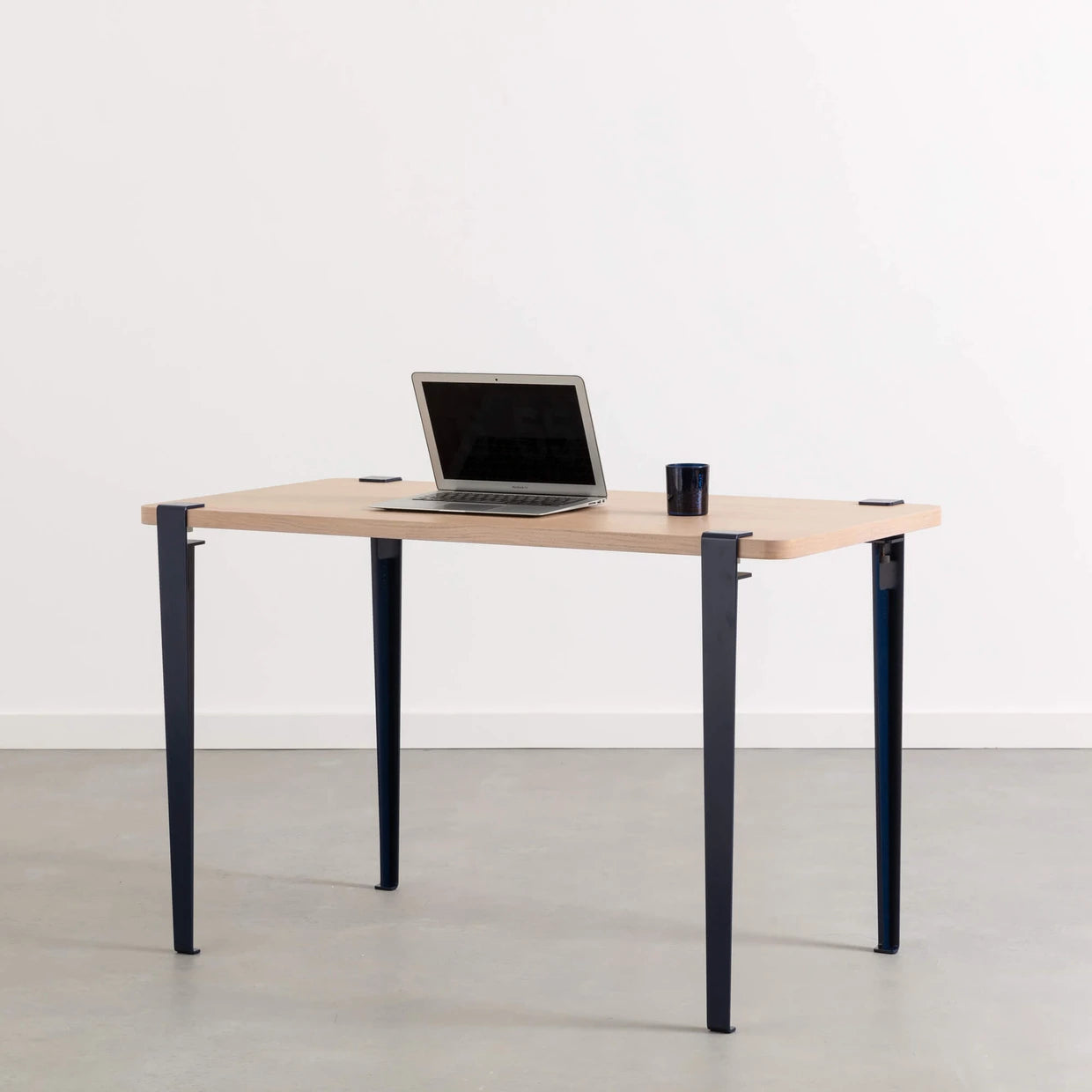 Tiptoe Desk