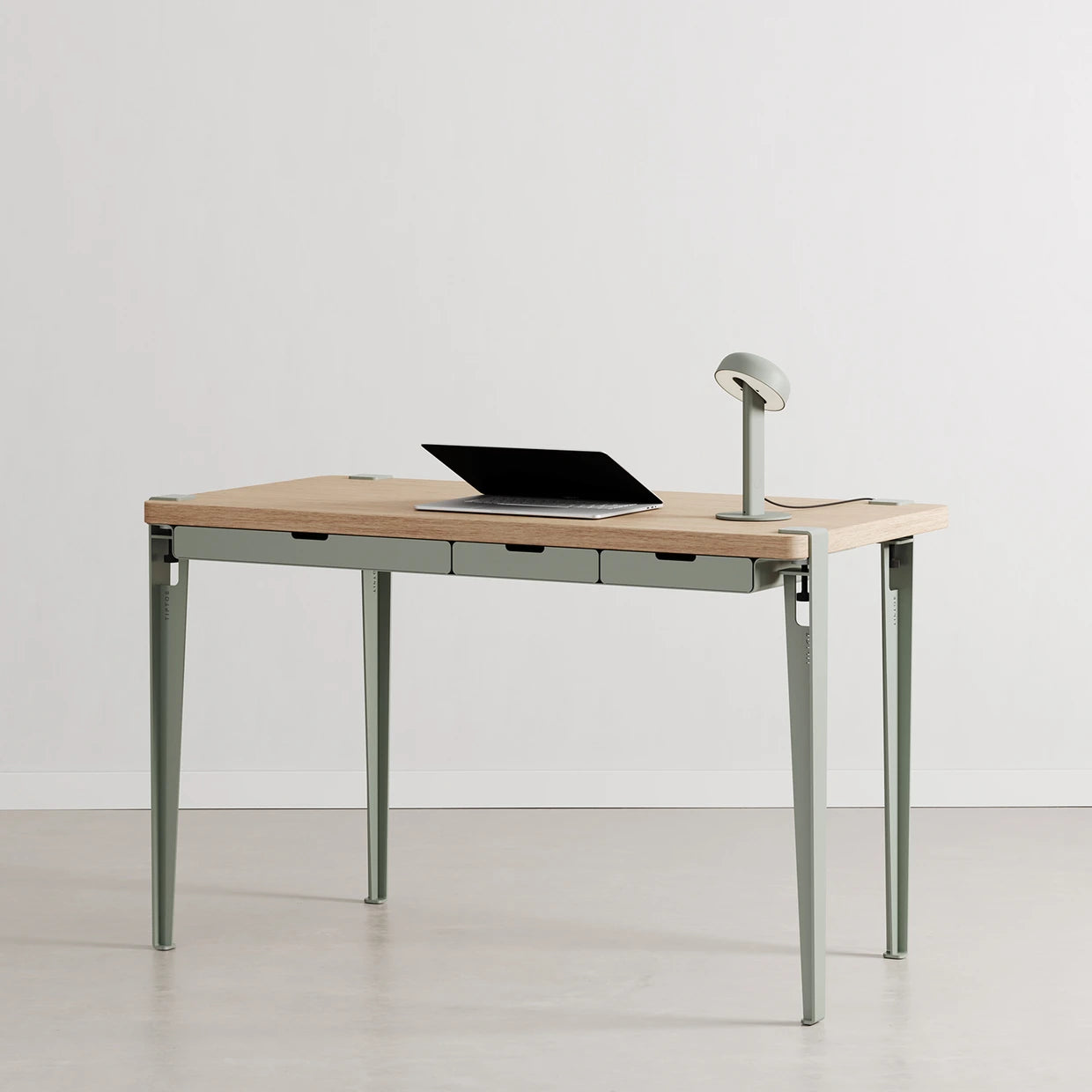 Tiptoe Desk